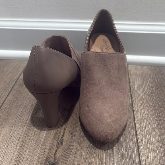 Elegant Taupe Heeled Shoes. Size 8 - Picture 1 of 11